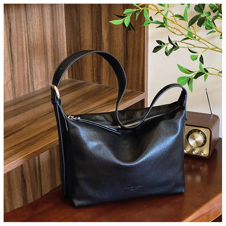 

Нишевая ретро сумка высокого класса женская осень 2024 года новая модная и простая маленькая квадратная сумка сумка-мессенджер большой вместимости чёрный