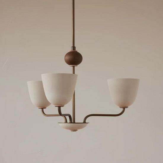 1950er Mid-Century Modern Messing Kronleuchter | Mid Century Holzkugel 3 Arme Italienisch Modern Deckenanhänger | Stilnovo Messing Deckenleuchte