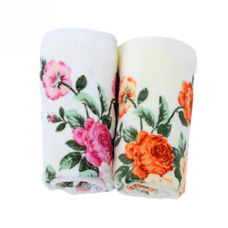 Weiches Baumwoll- und Bambusfaser-Blumenmuster Schnelltrocknendes Badehandtuch- und Waschlappen-Set