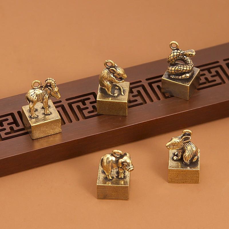 Porta-chaves Selo de Latão do Zodíaco Chinês: Pingente Retrô e Presente Criativo