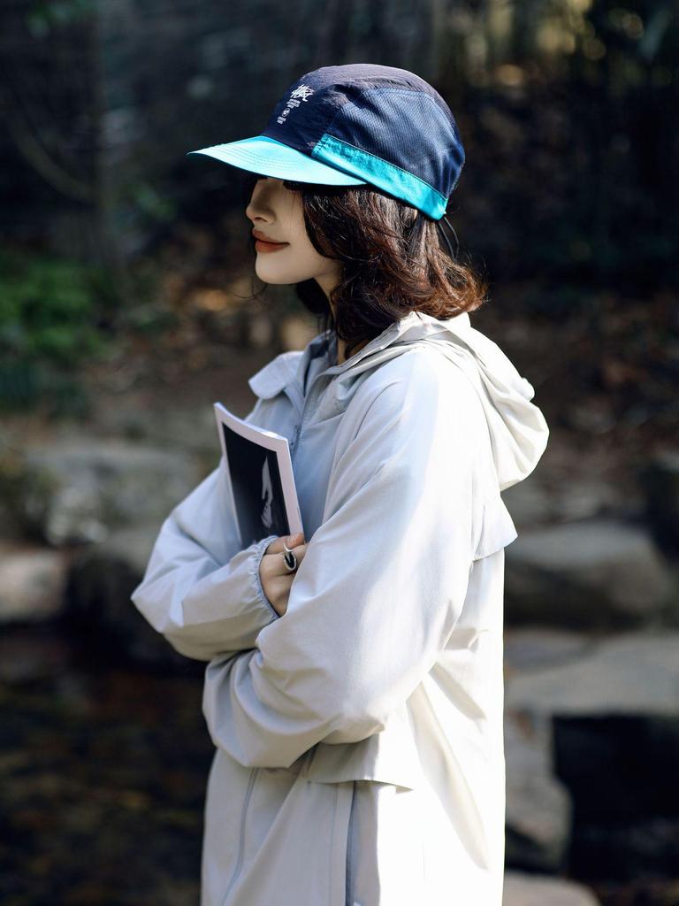 Trendy Color-Block Quick-Dry Five-Panel Waterproof Baseball Cap with Soft Flat Brim for Outdoor Sports and Sun Protection