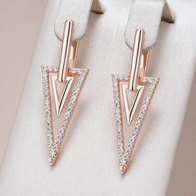 Orecchini pendenti geometrici a triangolo con zirconi completi dorati per donna Gioielli di lusso da costume Orecchini alla moda Accessori