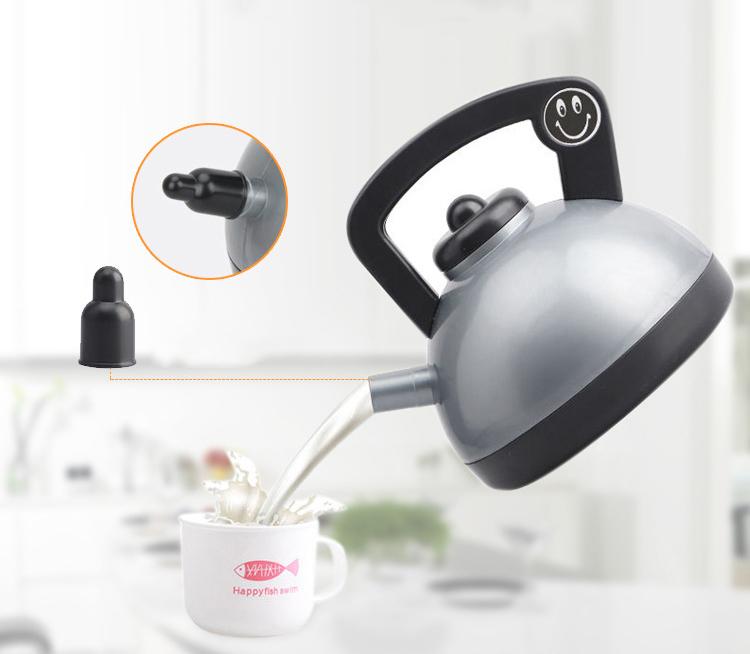 Stort set med köksredskap, möbler, pedagogiska leksaker, barnmat