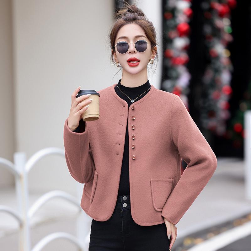 2024 Women's Petite Single-Breasted Slim Wool Coat in Solid Colors - Trendy Short Design for Winter
