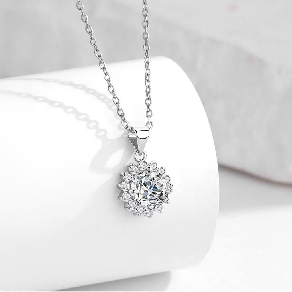 Elegant 2 Carat Moissanite Sunflower Pendant Necklace for Women - Colorfast Clavicle Chain