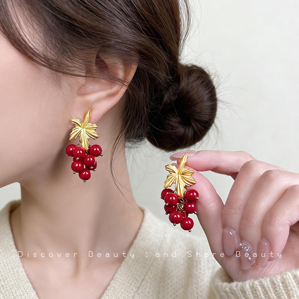 Retro Red Agate Tassel Earrings: Luxurious Chinese Court Style