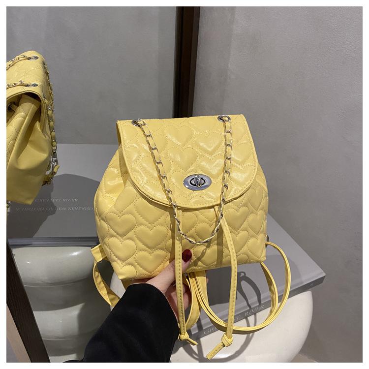 Small fresh and fashionable going out shopping 2025 new solid color texture trendy chain rhombus double shoulder small backpack bag
