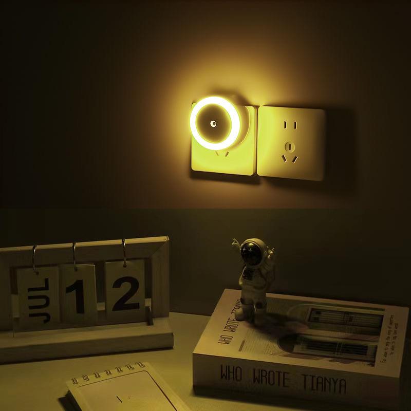 

Plug-In Nightlight with Light Sensor for Romantic Bedroom Ambiance Default