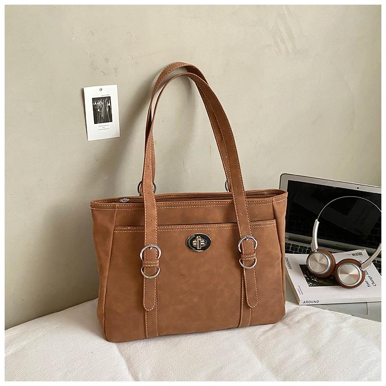 

Вместительная сумка-тоут под мышкой женская 2025 осень новая свободный стиль мода корейская версия нишевая высокая ценность большая сумка коричневый