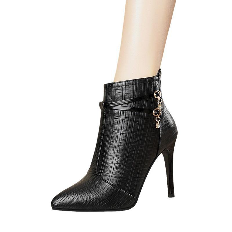 Stilettos i fransk stil: Eleganta Damskor med Spetsig Tå och Hög Klack för Höst och Vinter - Nude Mode Smala Stövletter