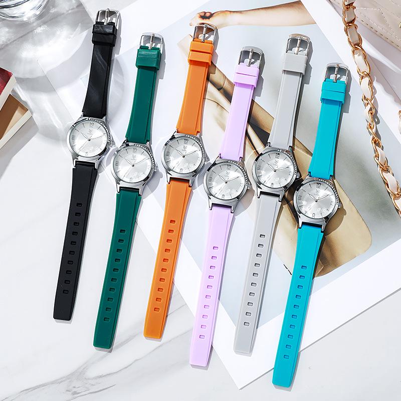 New Women's Silicone Strap Quartz Digital Thin Fashion Watch