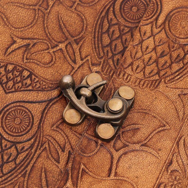 Reliéfní kožený zápisník sova se zámkem Bílá Ručně vyráběný papírový diář bez linek 5x7 palců pro muže a ženy a dárky a cestování v hnědé barvě