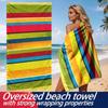 La serviette de plage en microfibre de polyester à rayures arc-en-ciel style serape est très absorbante, adaptée à la natation et aux sorties à la plage.