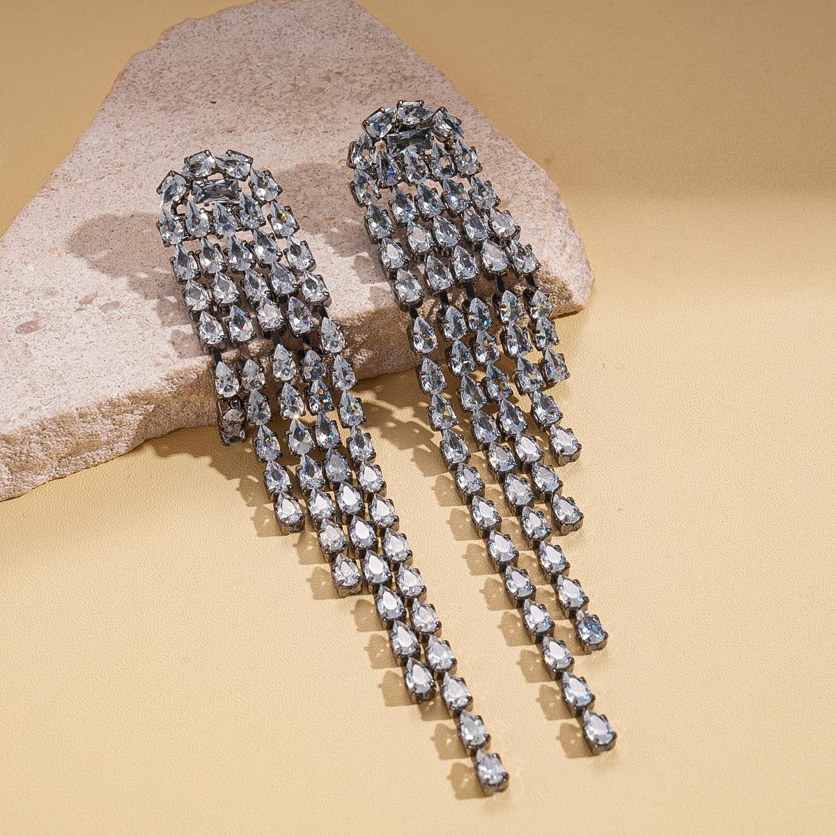 

Wind zircon water drop-shaped fringed silver needle earrings, cold wind exquisite earrings
