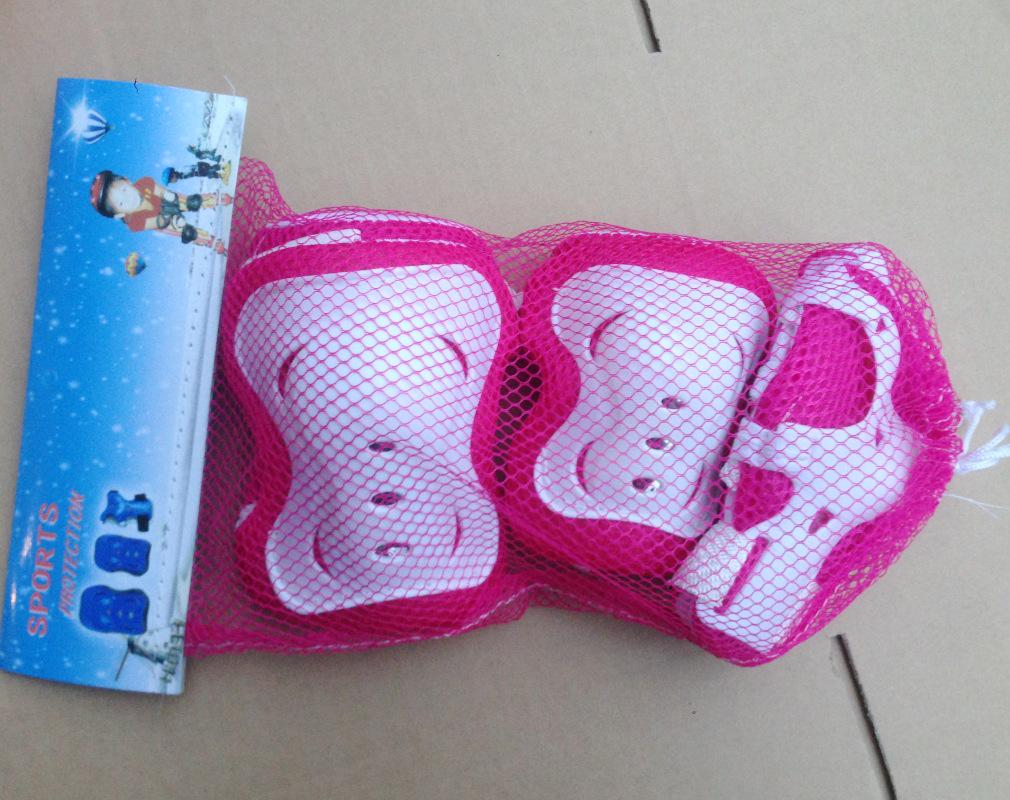 

Детский комплект защитной экипировки из шести предметов для катания на роликах, скейтборде, трехколесных велосипедах и беговелах One Size