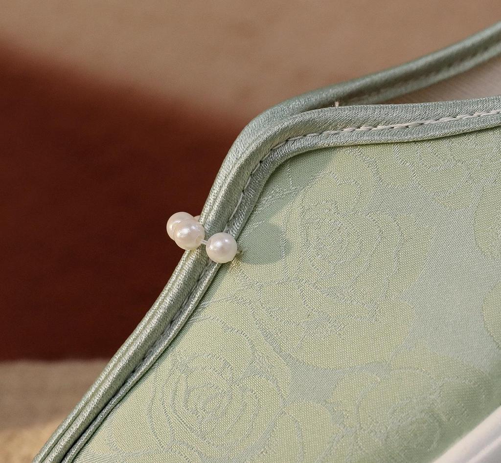 New Chinese-Style High Heel Embroidered Shoes: Thick Sole, Height Increasing, Perfect for Matching Qipao and Hanfu