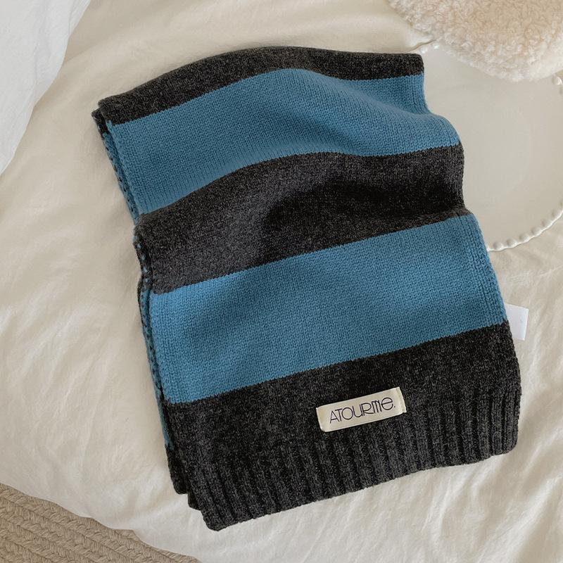 This is a new autumn and winter versatile scarf with a color blocking atmosphere and a high end look  It is a fashionable and warm scarf for women