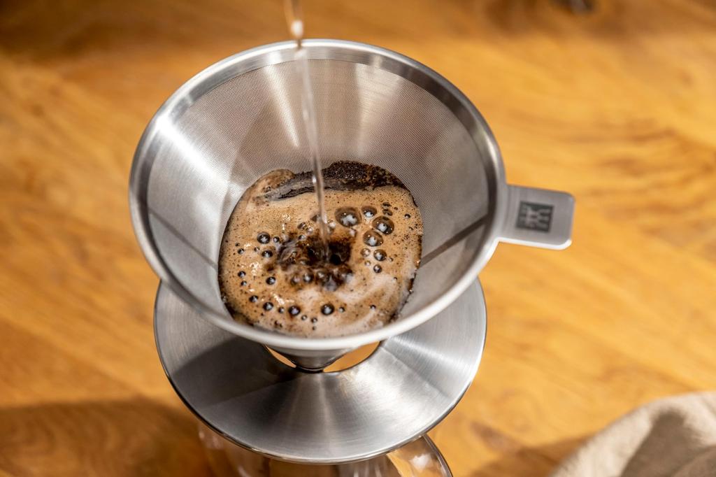 ZWILLING Stainless Steel Coffee Dripper with Paperless Filter (1-4 Cups), Dishwasher Safe, Z1024-005