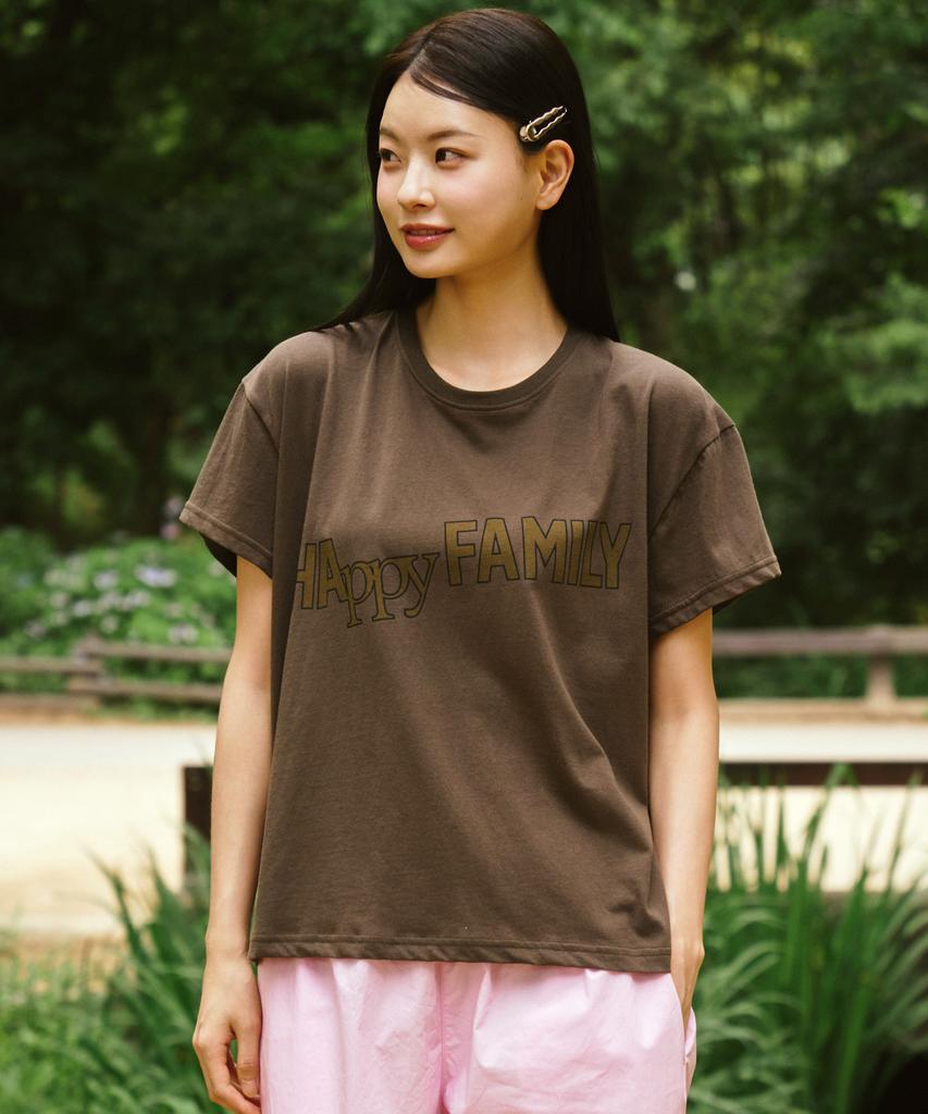 Yunibeoseugameonteu Happy Family Crop T-Shirt_Brown