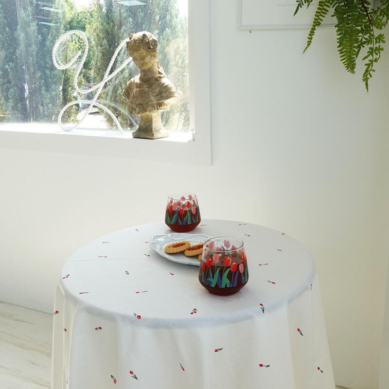 

Nordic Petite Tulip Round Tablecloth/Tablecloth white
