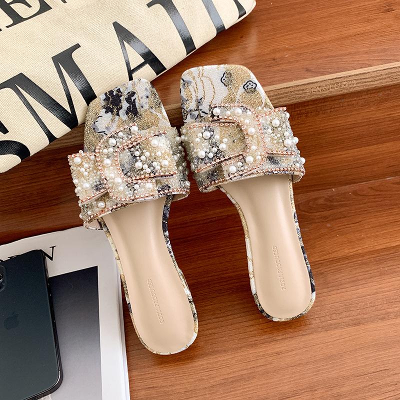 Slippers women's outer wear fire in the summer of 2025 new models go out temperament retro French niche women's shoes