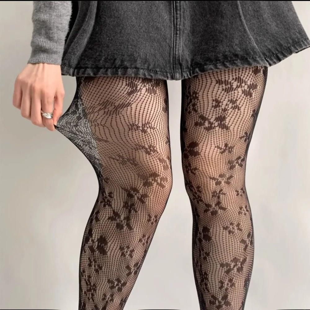Plus Size Fishnet Stockings Jacquard Small Flowe Fashionable Fishnet Pantyhose Hollow Out Flower Pattern Lace Stockings