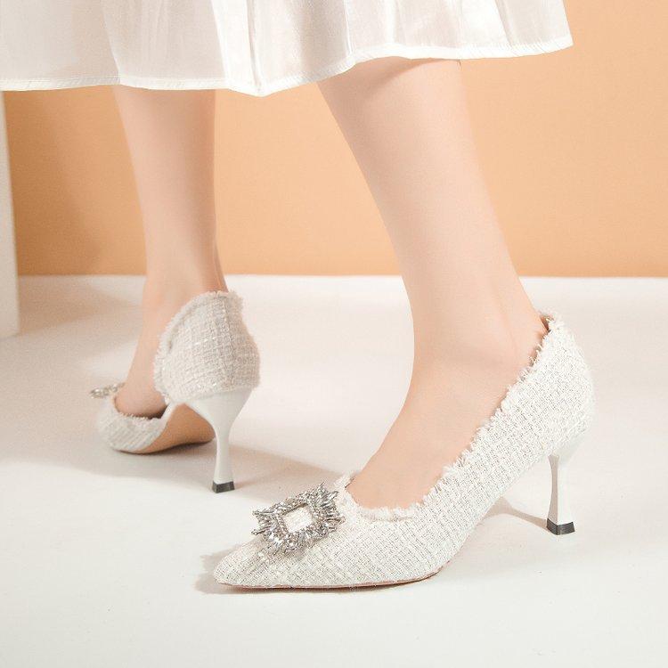 High Heels Damen Sommer 2024 neues Nischendesign Französische spitze Schuhe Dünne Absätze Kleine duftende Strass Einzelne Schuhe