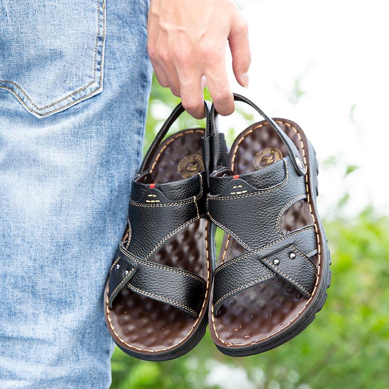 Erste Schicht Rindsleder Sandalen Herren Strand Schuhe Rutschfest Overalls Sandalen Zwei Tragevarianten Freizeitschuhe Handgemachte Lederschuhe