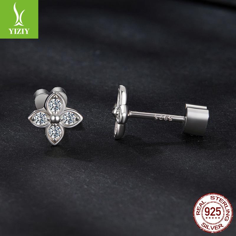 Small Fresh Four-Leaf Clover Moissanite Stud Earrings, Exquisite And Elegant Lucky S925 Silver Stud Earrings.