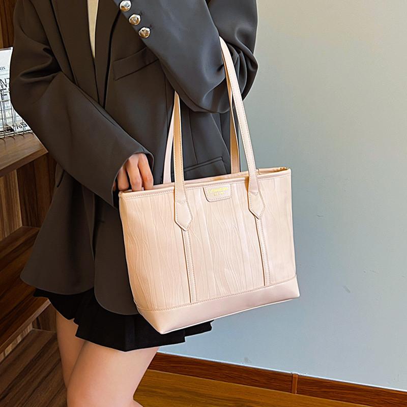 Elegant Pu Leather Large Capacity Tote Bag For Women Stylish Daily Handbag With Zipper Closure