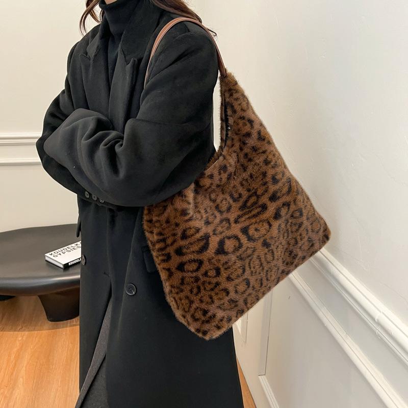 Leopard Print Plush Bag Women's Autumn and Winter Fashion Fluffy Tote Bag Versatile Large-capacity Shoulder Bag