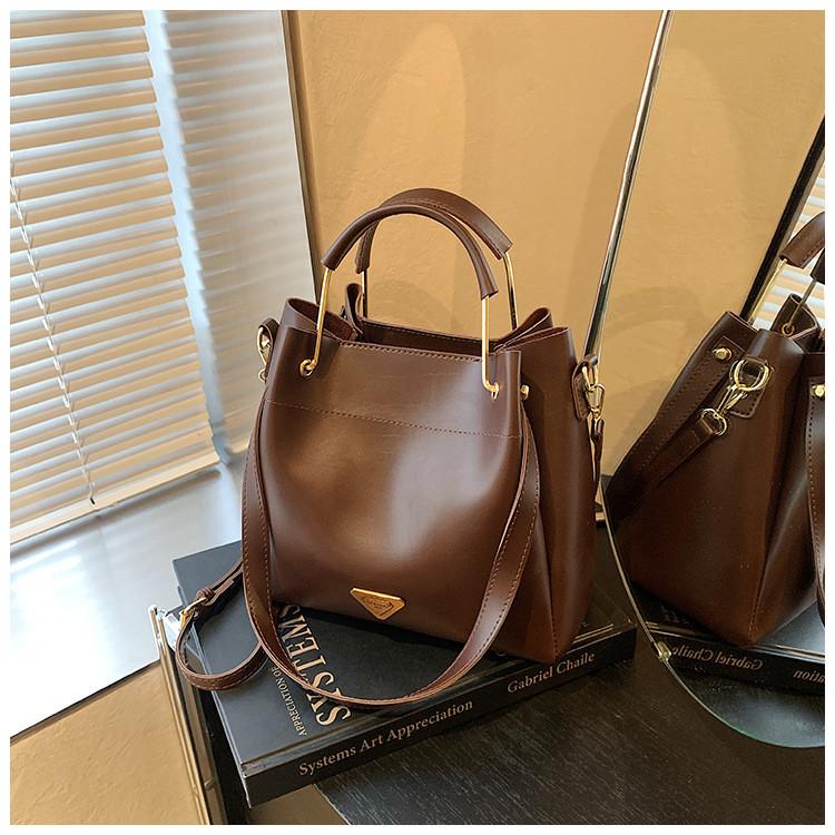 IELGY Hand-Carrying Bucket Bag One-Shoulder Large-Capacity Tote Bag Commuter Messenger Bag