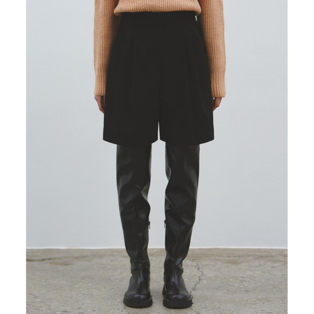 

БУРМУДА БРЮКИ NICKNICOLE TWE PINTUCKЧЕРНЫЕ