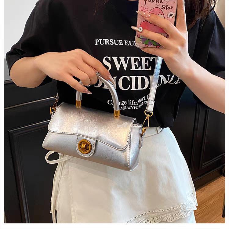 

Korean Simple Small Bag Women s Portable Square High-end Western-style Commuting Cross-body 22x8x10 срібний