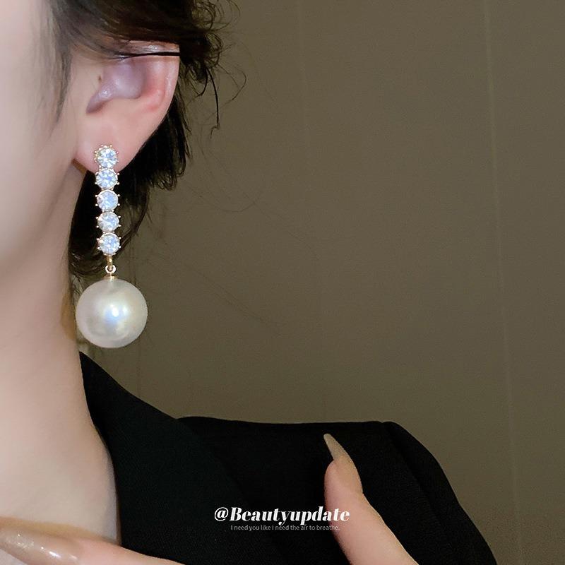Silver needle with diamonds side by side pearl earrings ins exaggerated personality earrings, high-end light luxury earrings wholesale women