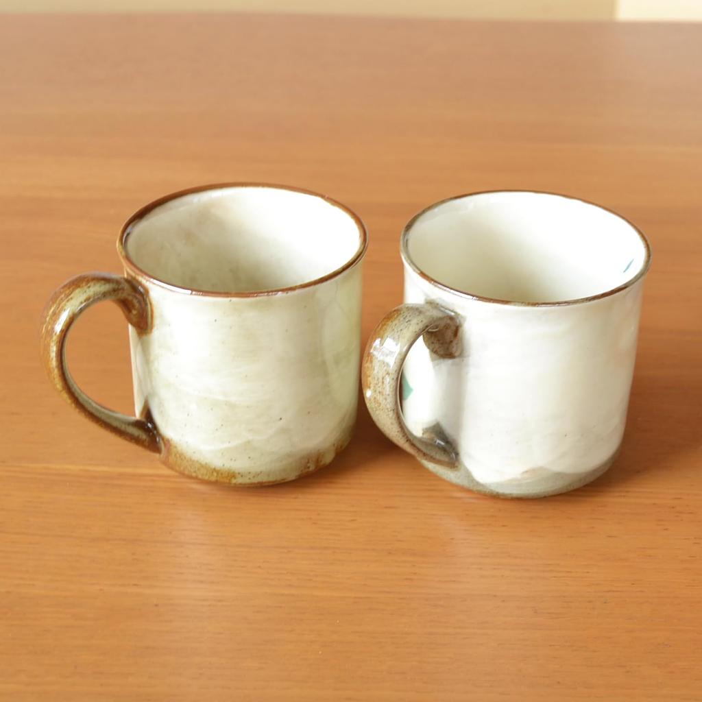 A Lovely Pair of Arita Ware Mugs and Coffee Cups, Perfect As a Retirement Gift. Presented In a Wooden Box with a Touch of Appreciation.
