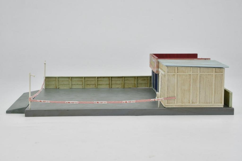 TOMYTEC Building Collection 043-3 Closed Maintenance Shop Diorama Supplies