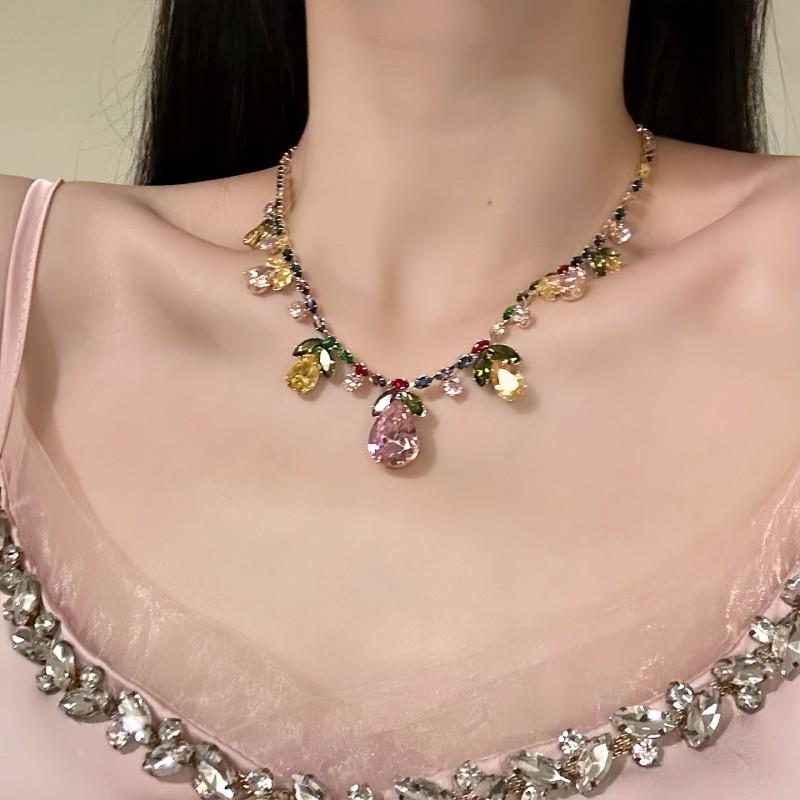 Elegant Zircon Drop Leaf Pendant Necklace Women Gold-Tone Copper Chain Lightweight Statement Collar With Sparkling -