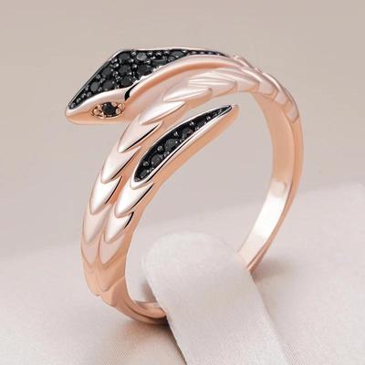 Fashion Black Zircon Golden Snake Rings for Women Scales Embossed Snake Jewelry Punk Personality New Year Accessories