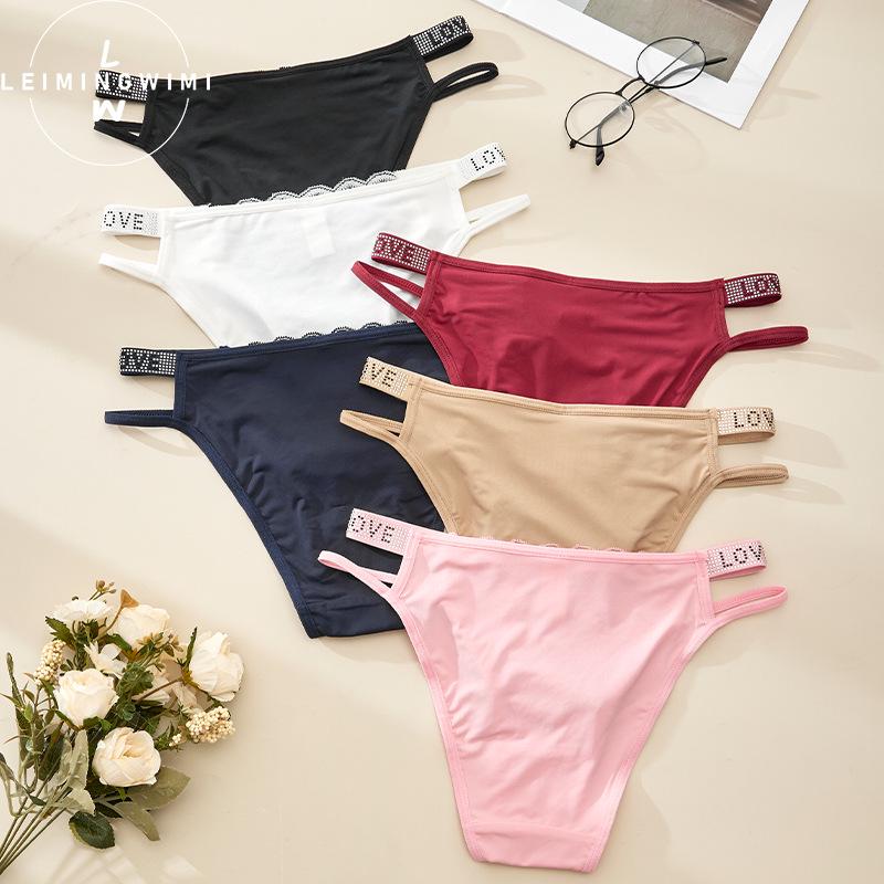 European & American Sexy Lace Thong: Floral Hollow Waistband, Rhinestone Adornment, Pure Cotton Crotch, Comfortable, Breathable Design.