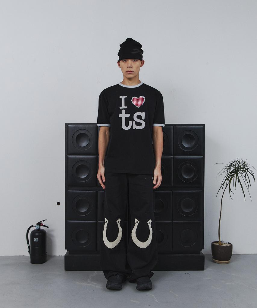 Tansanmageunesyum Heart Ringer T-Shirt (Black)