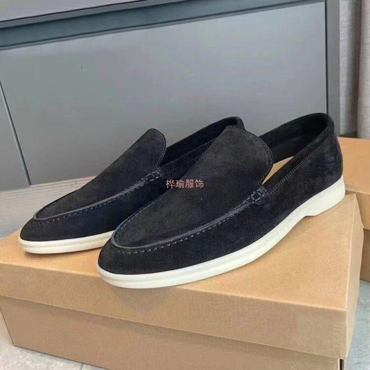 Men's Casual Loafers Are Light, and The Same Lazy Shoes Are Pedaled Every Day.