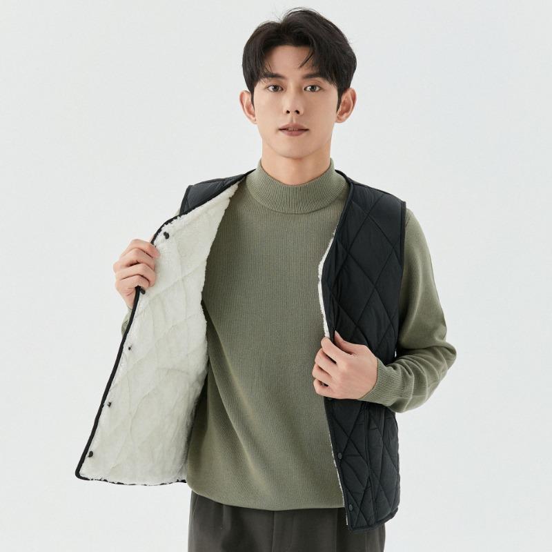 

Men s autumn and winter velvet warm medium and green vest liner pocket men s rhombus short snap vest M (within 60kg)