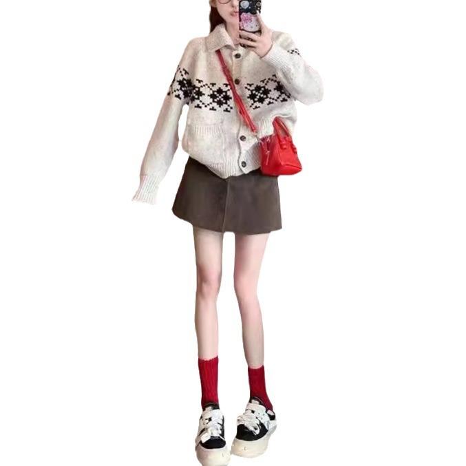 Retro lapel jacquard sweater women's loose winter new models are popular this year, versatile long-sleeved knitted cardigan jacket trend