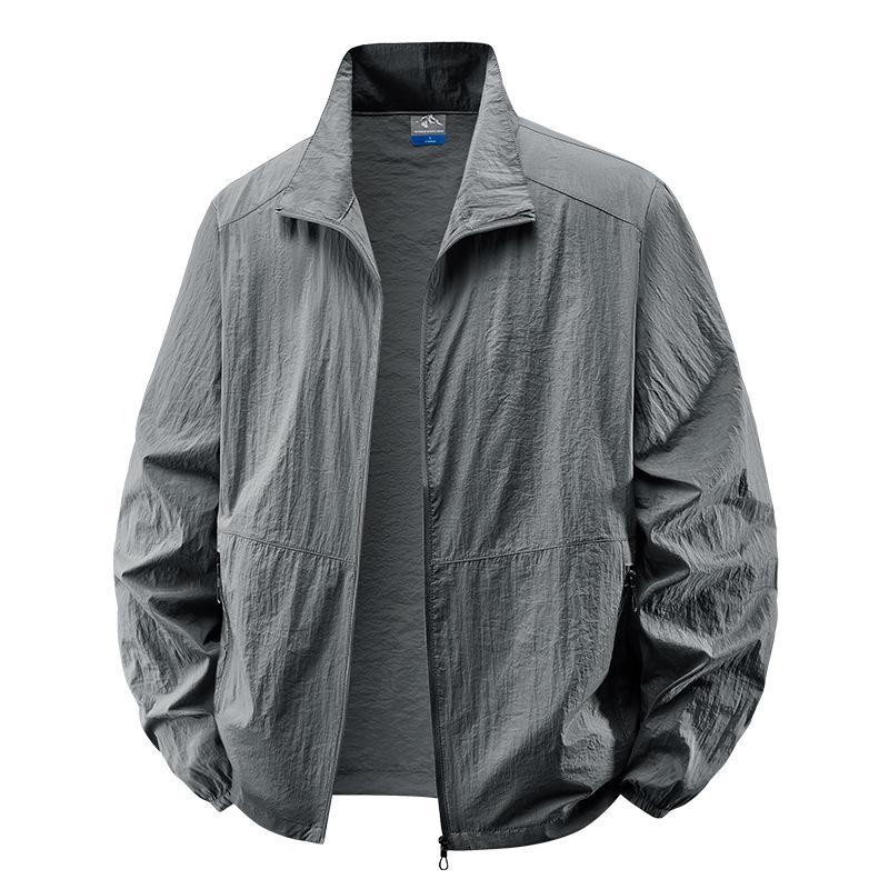 

Солнцезащитная одежда прохладная, быстросохнущая и дышащая. Мужская куртка со стойкой, тонкая однотонная, большого размера, свободная, для активного отдыха. M темно-серого