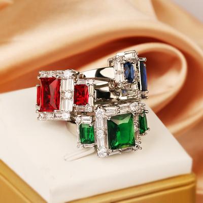 Anel retangular de zircônia imitação esmeralda diamante incrustado feito à mão europeu e americano personalizado colorido anel de tesouro