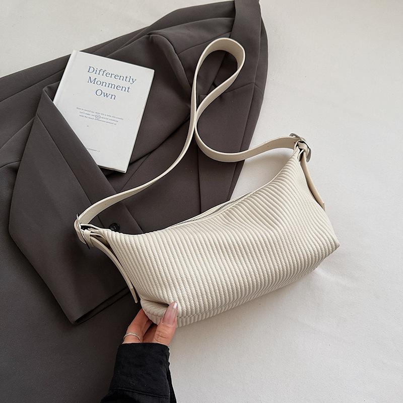 

Retro portable small bag women s new spring fashion small square bag high-end texture niche casual shoulder bag белый