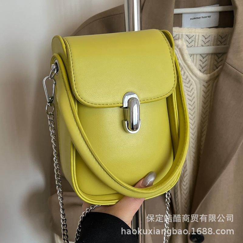 This year, the popular mini small bag women's 2025 spring and summer new handbag is fashionable and foreign, one shoulder messenger mobile phone bag.