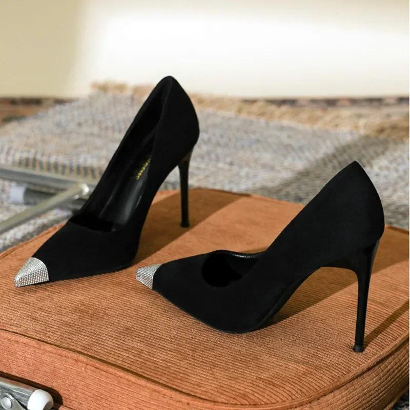 

Новые высококачественные замшевые женские туфли-лодочки с сексуальными металлическими украшениями, острым носком и тонкими высокими каблуками для женщин, черные элегантные туфли для банкета 43 чёрный
