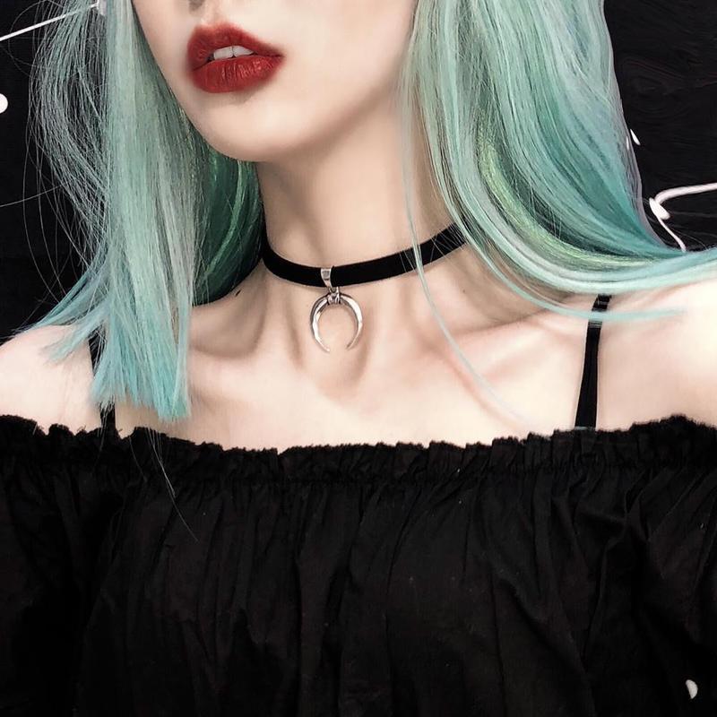 Fashion women Retro Clavicle Chain Women Simple Personality Moon Pendant Necklace